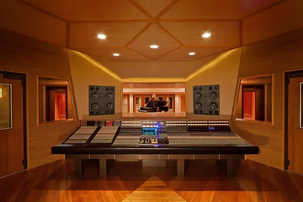 Manifold recording studio by Brett Acoustics