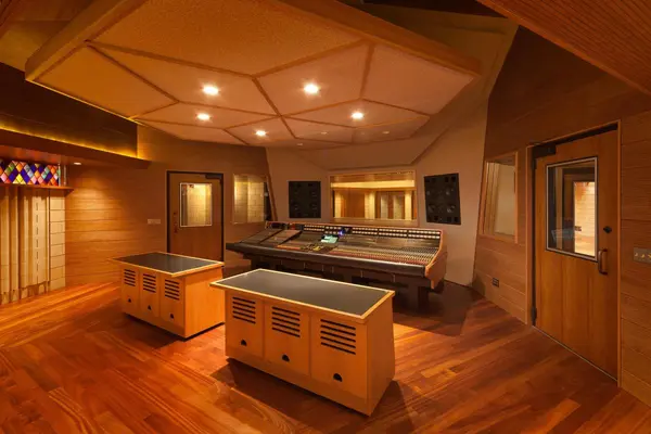 Manifold recording studio by Brett Acoustics