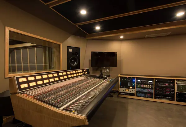 Murray recording studio by Brett Acoustics