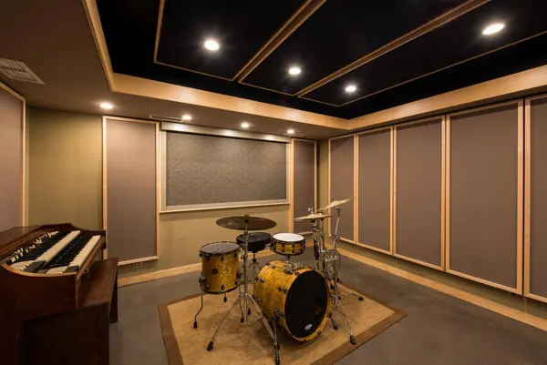 Murray recording studio by Brett Acoustics