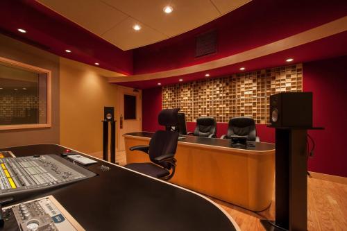 Mixing_Room_3