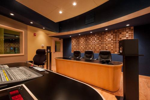 Mixing_Room_4